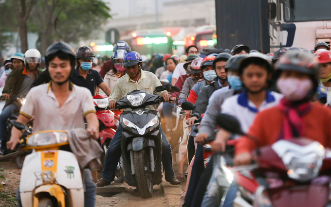 Cửa ngõ phía Đông TP HCM kẹt cứng ngày giáp Tết